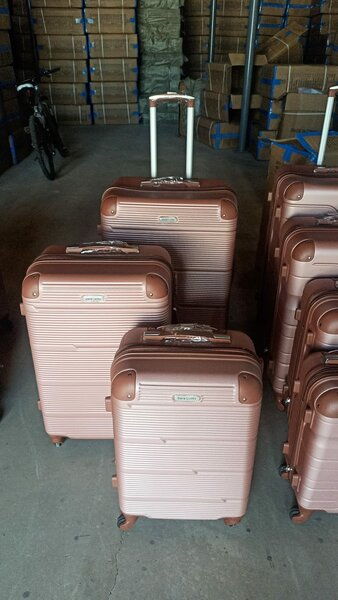 Smart traveling suitcases