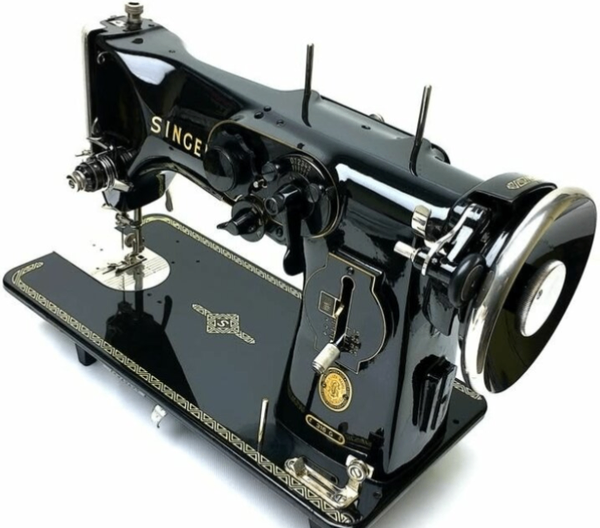 Machine à coudre ancienne noire rétro