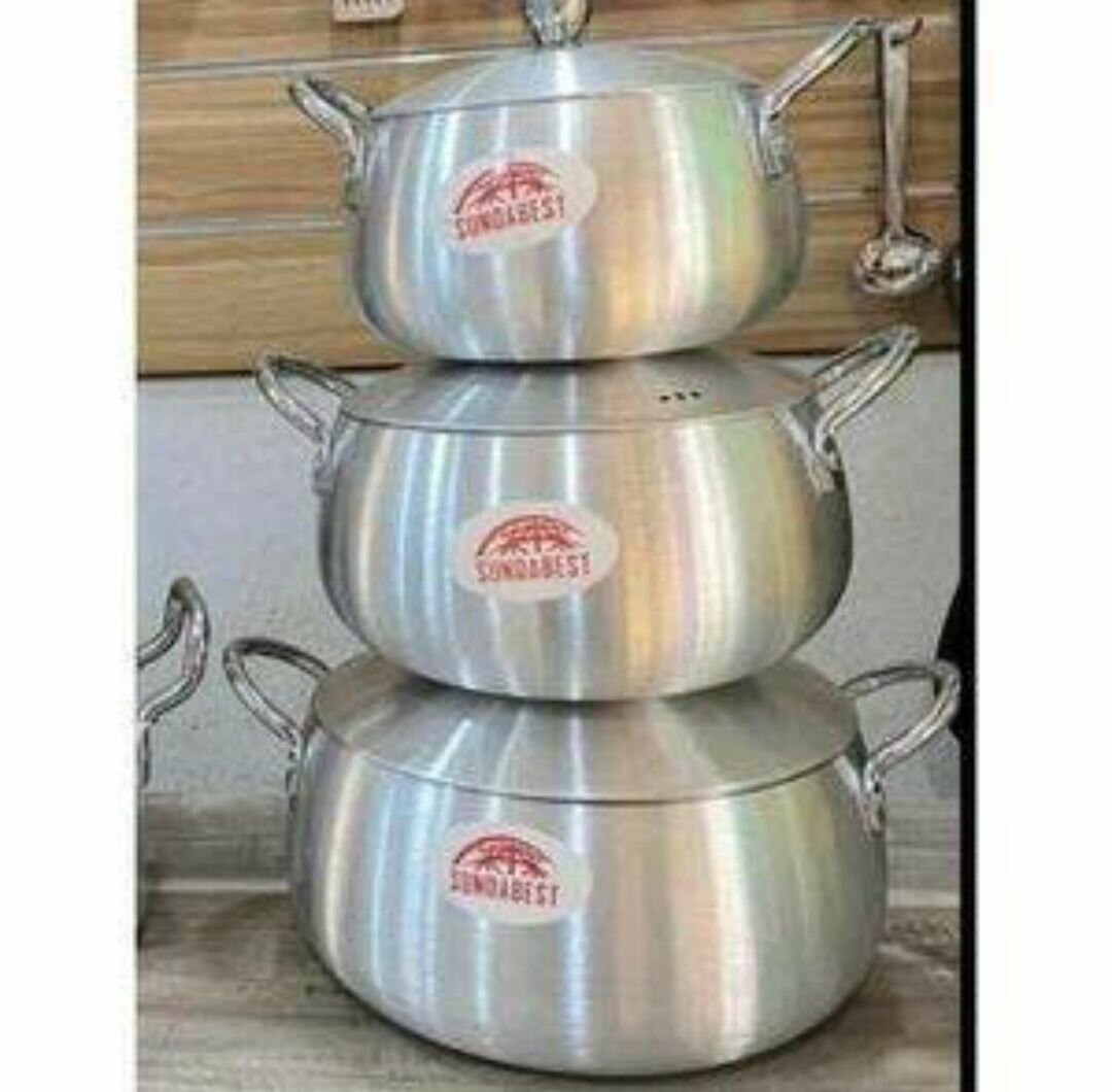 Ensemble de marmites en aluminium