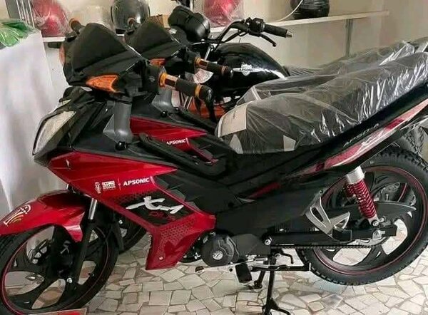 Moto Apsonic Rouge et Noire
