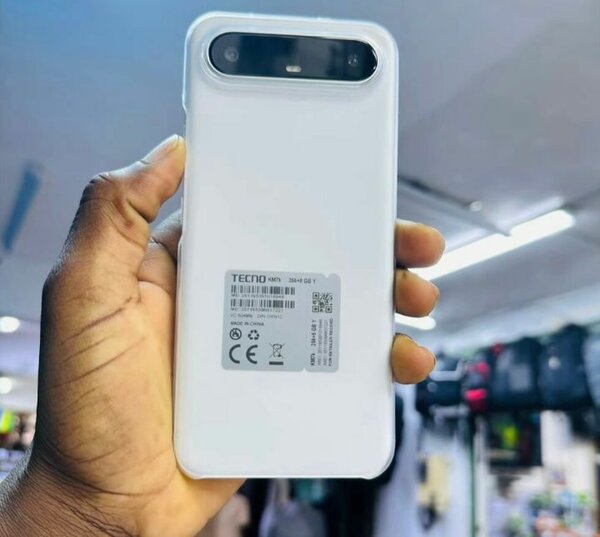Téléphone Tecno Camon 20 Pro 5G blanc