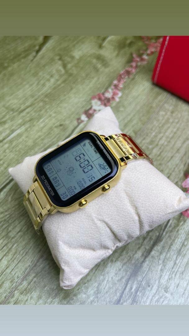 Montre digitale élégante homme