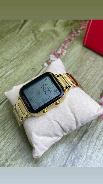 Montre digitale élégante homme