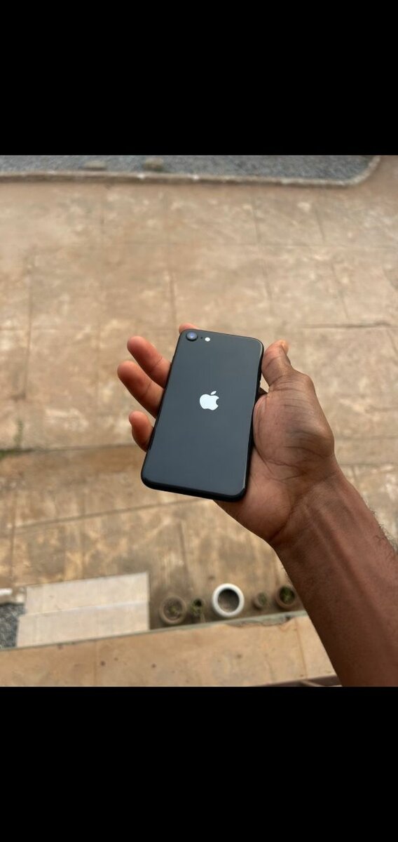 IPhone SE 2gen lock to AT&T come with free gevey sim