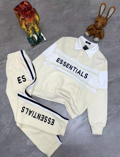 Ensemble de survêtement essentiel