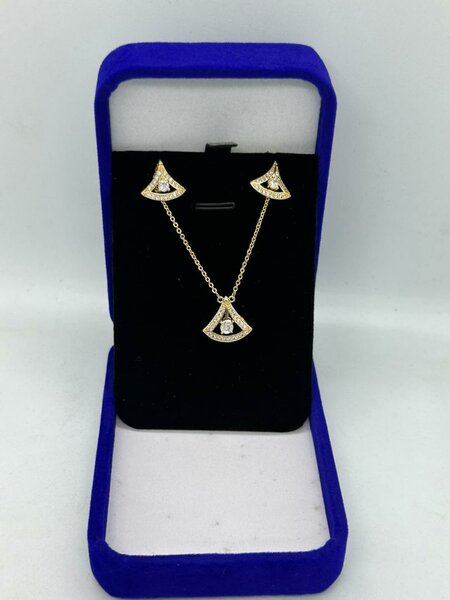 Parure pendentif et boucles d'oreilles