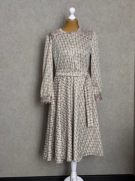 Платье бежевое