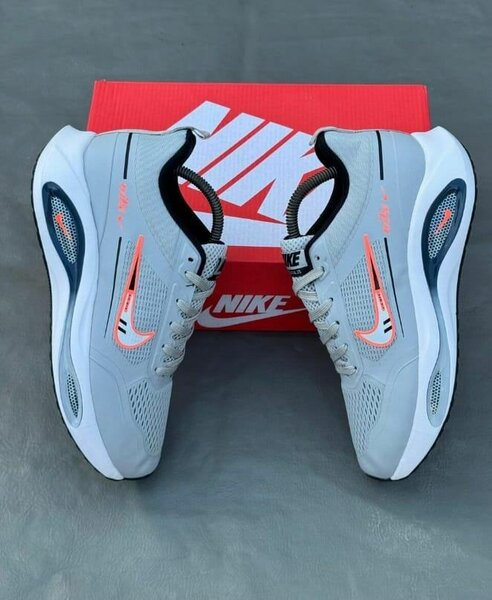 Chaussures Nike grises pour homme