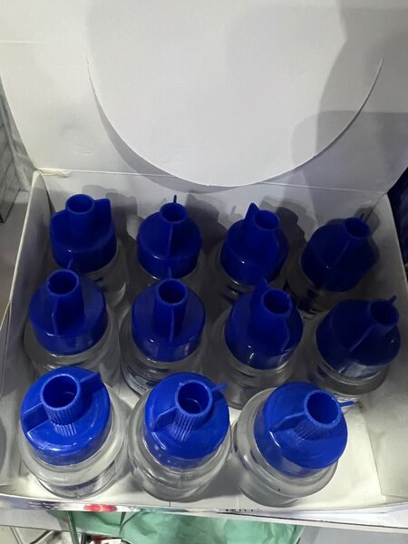 Pots de colle liquide