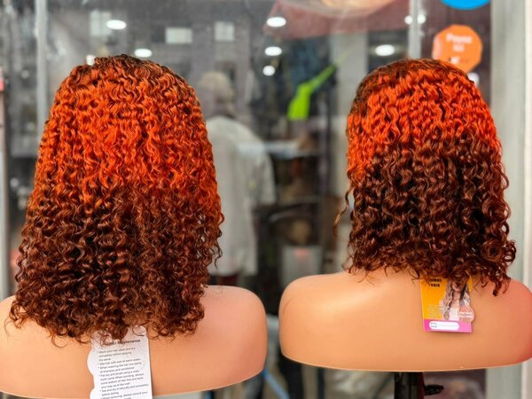 Perruque bouclée en dentelle