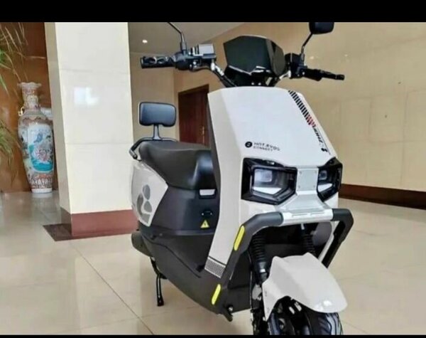 Scooter électrique blanc
