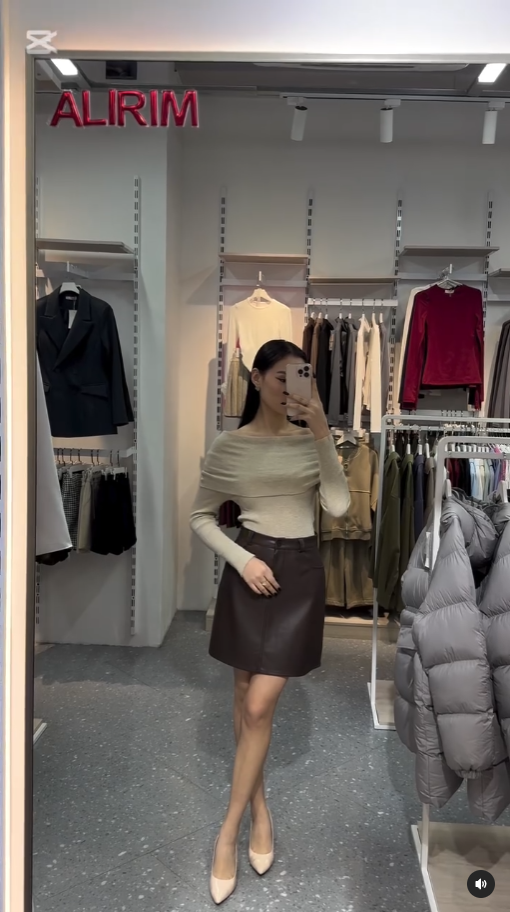 Кофточка с открытыми плечами