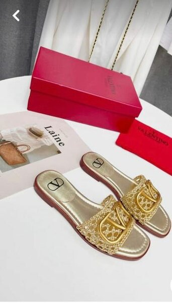 Sandales dorées élégantes