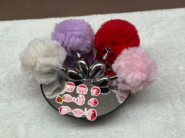 Plug anal acier avec pompom