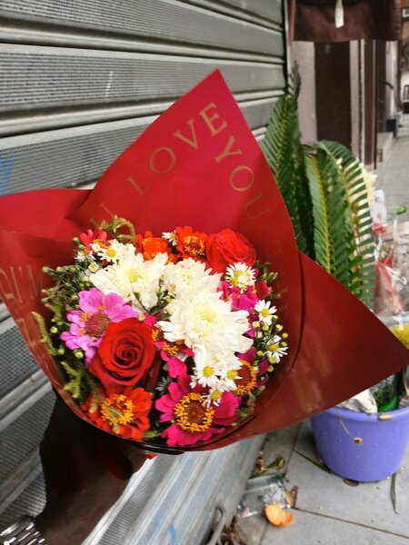 Bouquet de fleurs rouges et blanches 'LOVE YOU'