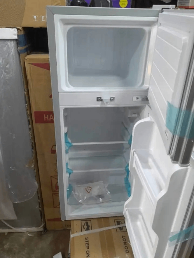 Réfrigérateur compact argenté