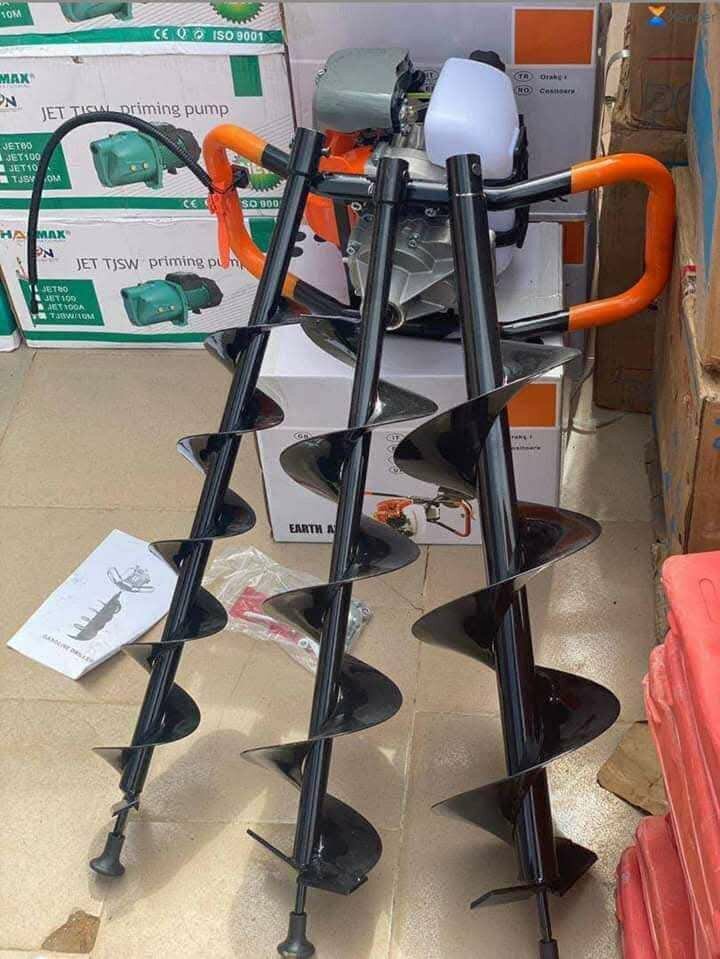 Tarière à essence polyvalente