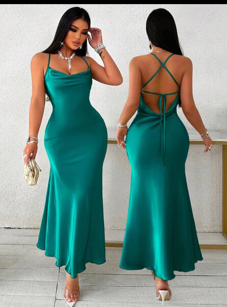 Robe satin dos nu élégante