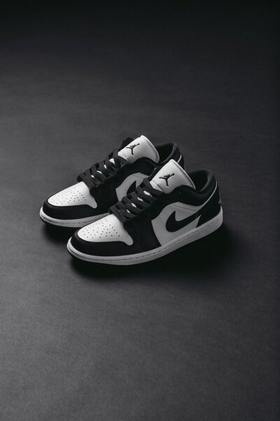 Sneakers noirs et blancs