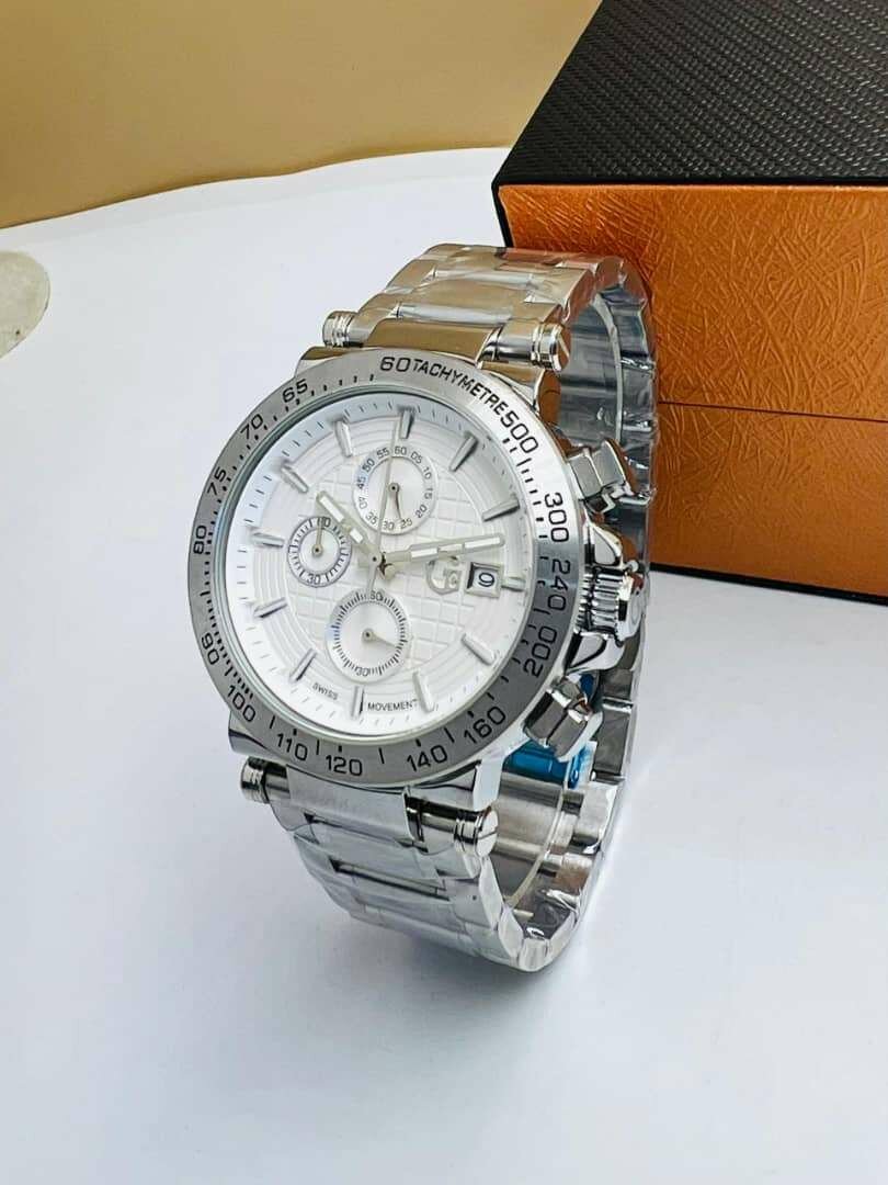 Montre de luxe disponible ici