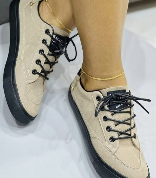 Ladies sneakers (boxed)