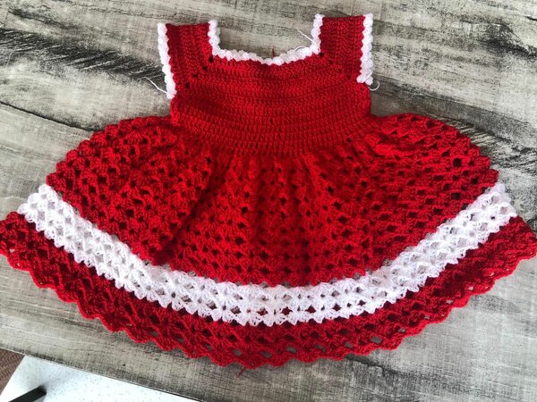 Robe bébé crochet rouge