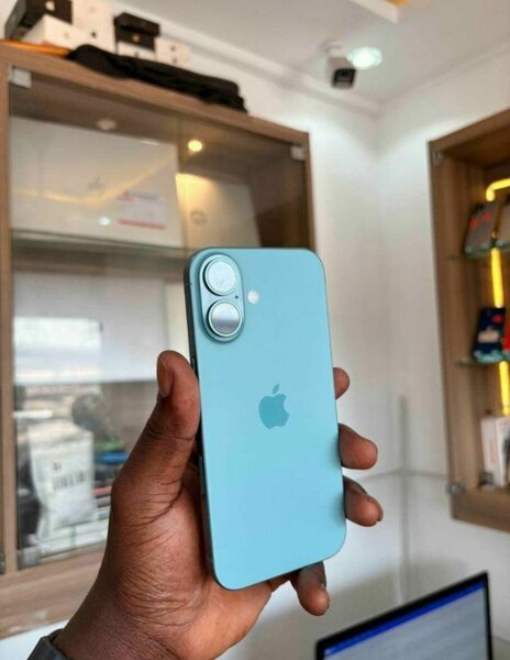 iPhone 16