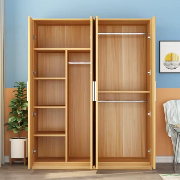 Armoire en bois trois portes