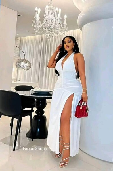 Robe Élegante Blanche Fendue