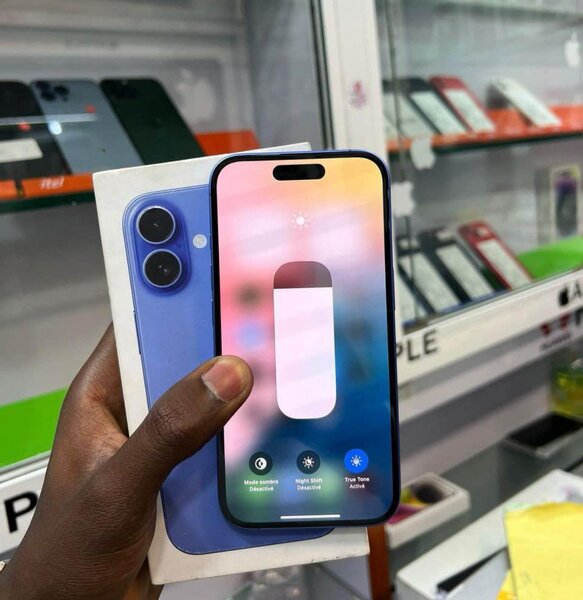 iPhone 16 128go quasiment neuf avec son carton 320.000