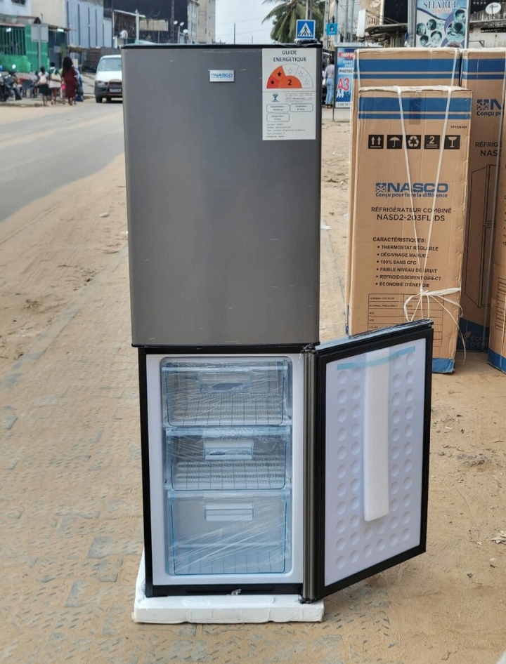 Réfrigérateur combiné moderne