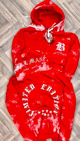 Sweat à capuche rouge tendance