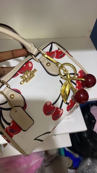 Sac à main cerise décoratif