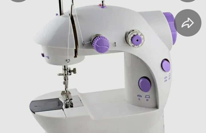 Machine à coudre compacte