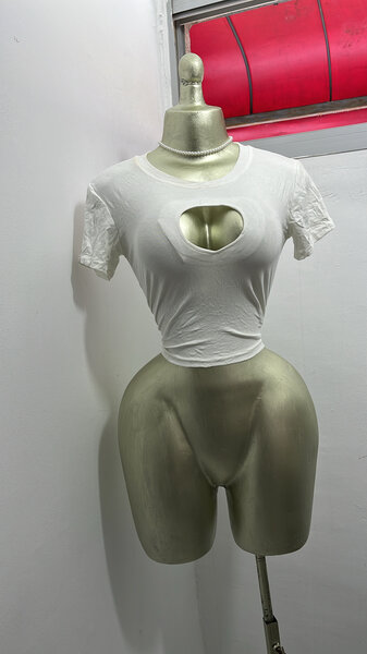 T-shirt femme découpée