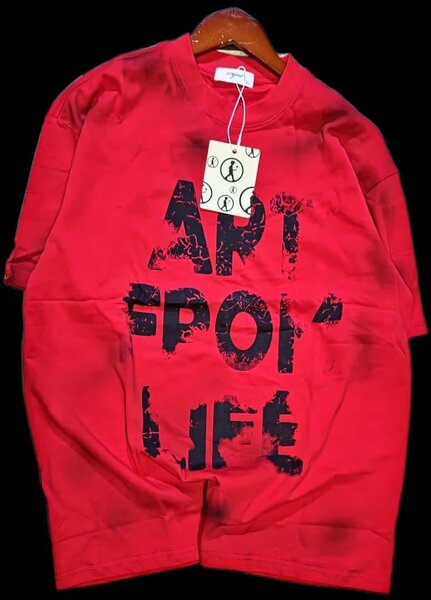 T-shirt rouge graphique