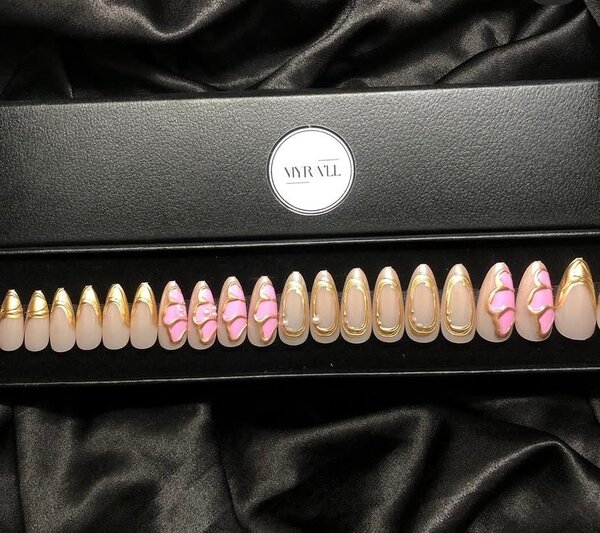 Press-On Nails luxury box