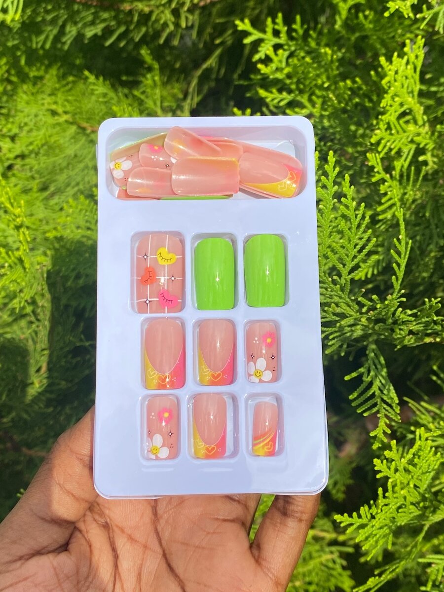 Press On Nails / Faux Ongles