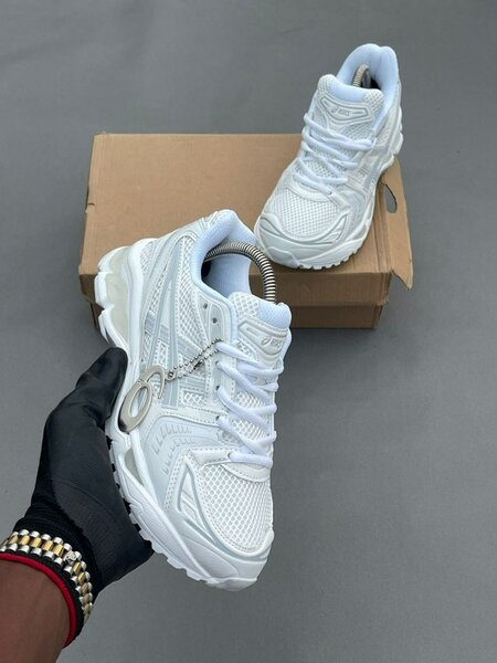 Baskets de course blanches