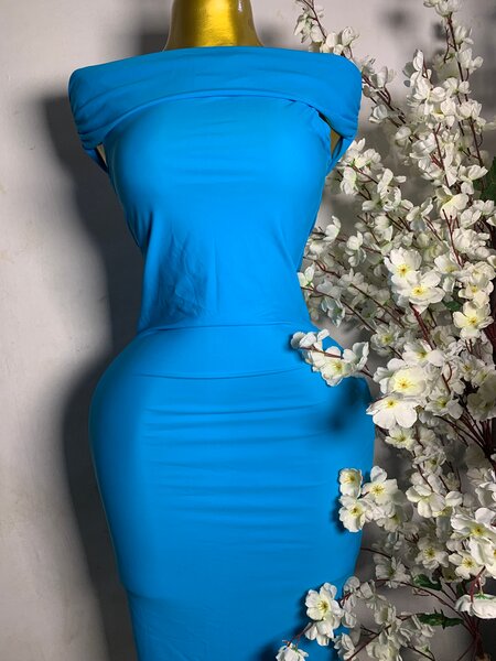 Robe Épaules Dénudées Bleue