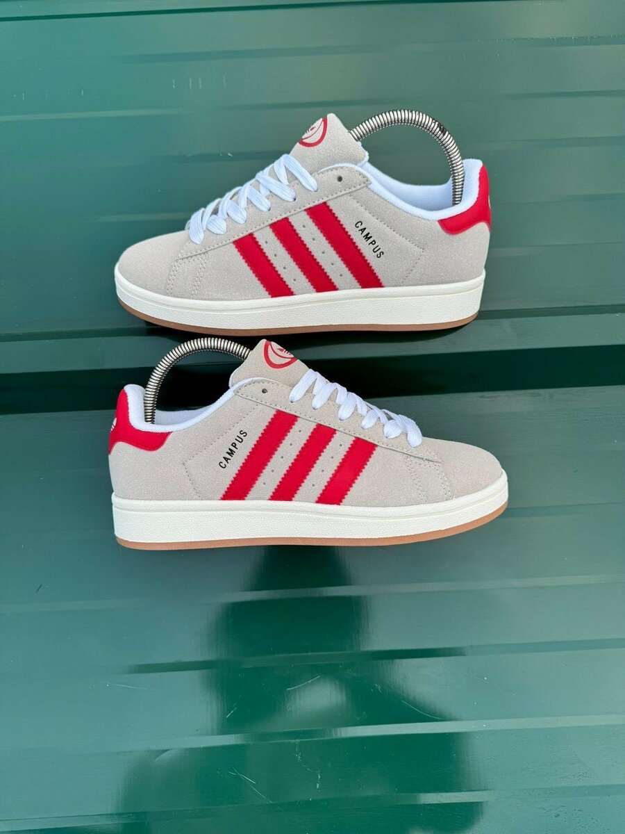 Chaussures Adidas campus avec carton  / sortir