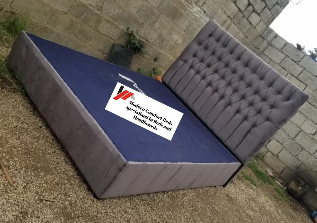 Wing tufted queen size bedset