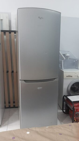 Réfrigérateur combiné moderne