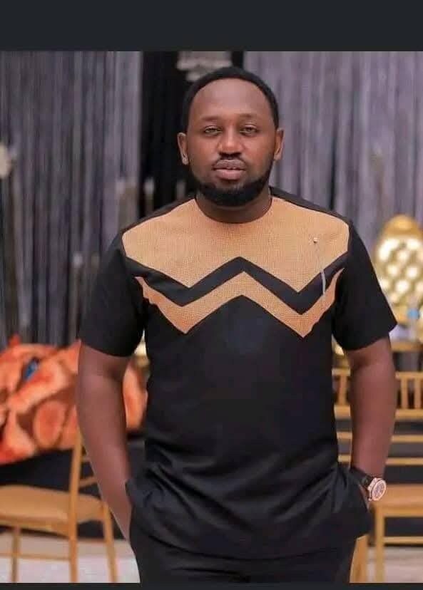 Ensemble homme africain moderne