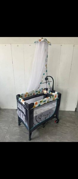 Lit parapluie bébé portable