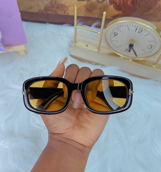 Lunettes de soleil carrées élégantes