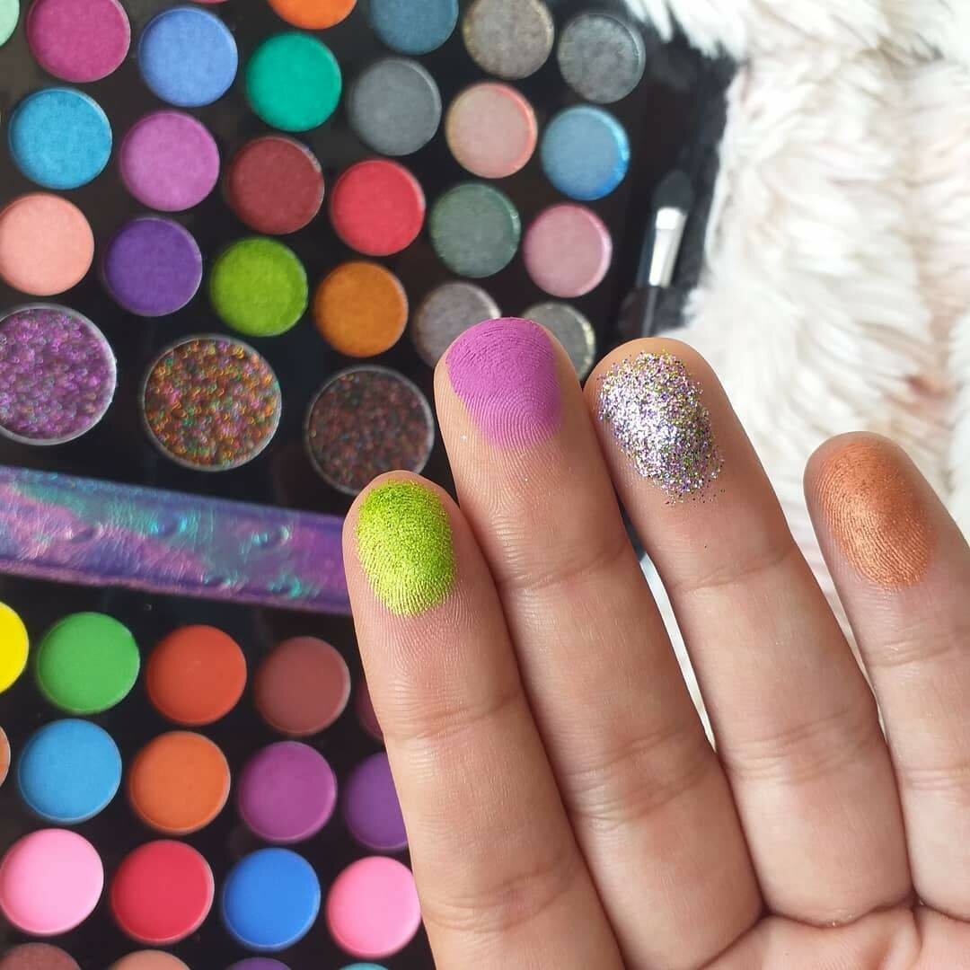 Romentic colour professional make up kit