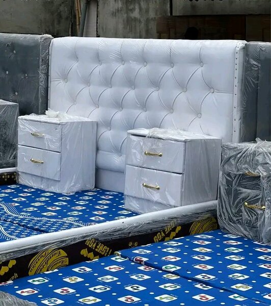 Lit Double en Similicuir