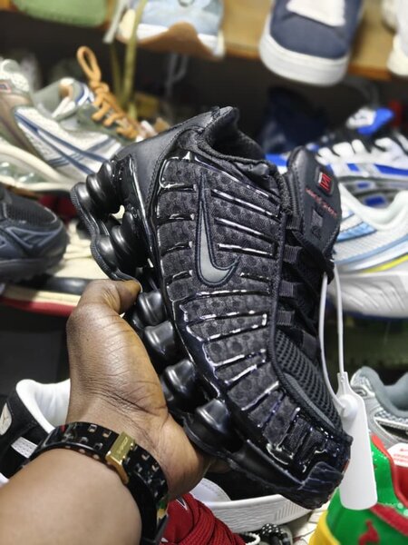 Baskets noires sport hommes