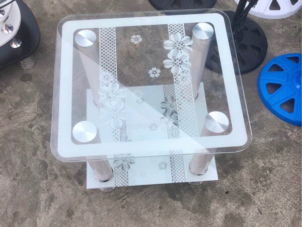 Table basse en verre transparent